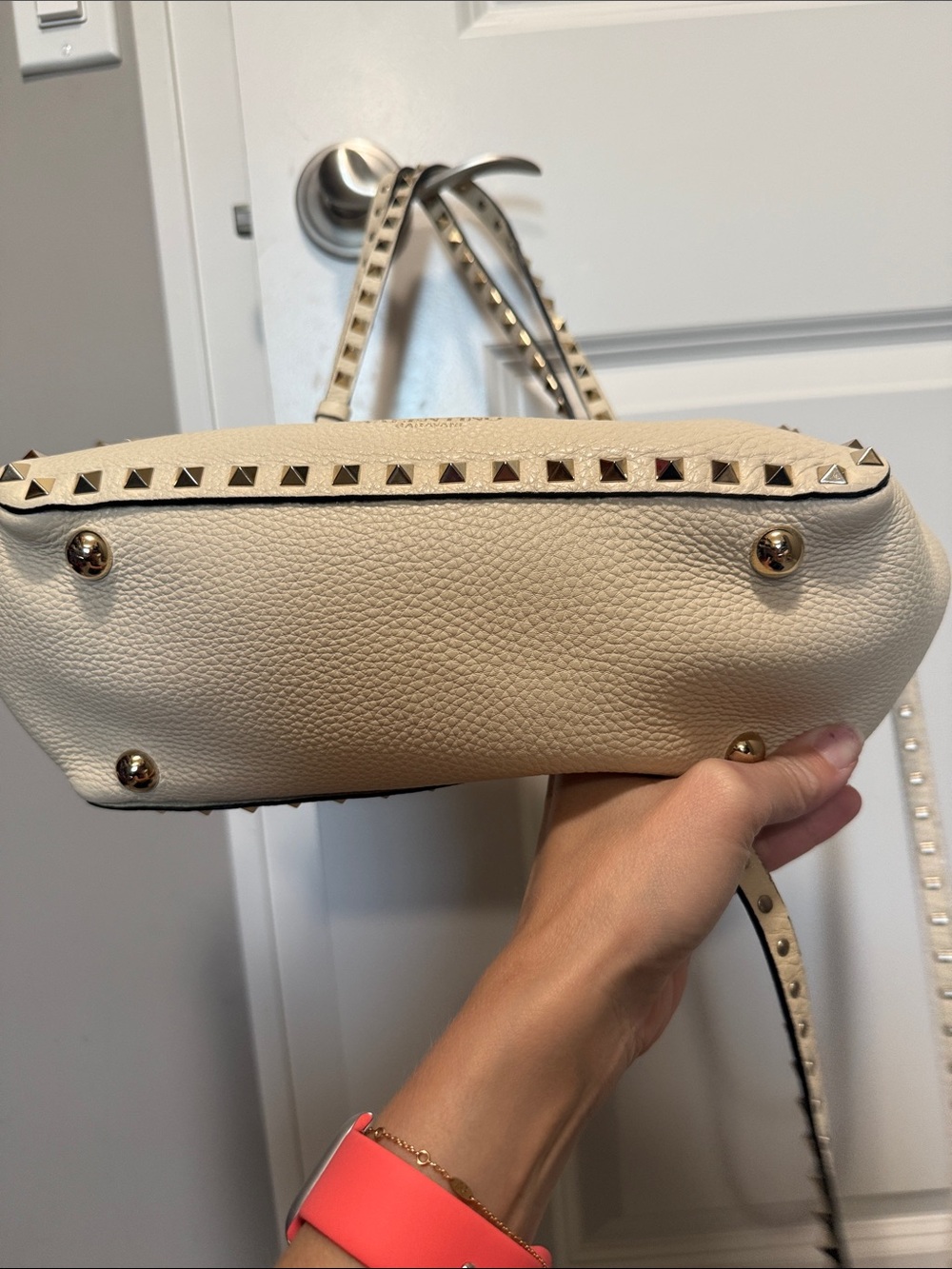 ***Last Call*Valentino Garavani Rockstud Ivory Leather Tote Shoulder Bag Studded - Picture 3 of 9